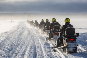 snowmobiles-1145179_960_720